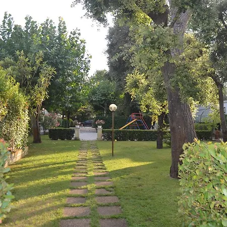 Nettuno مارينا دي بييتراسانْت