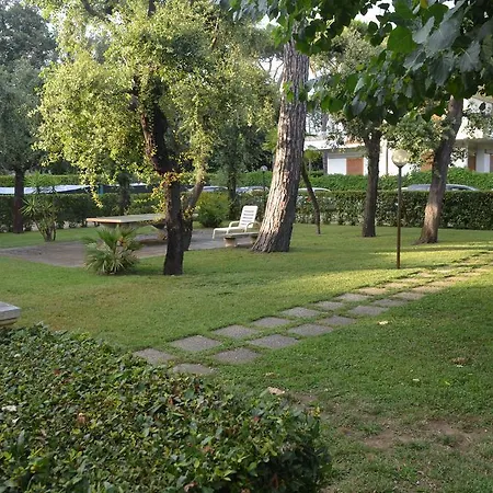 Nettuno Готель Марина-ді-П'єтразанта