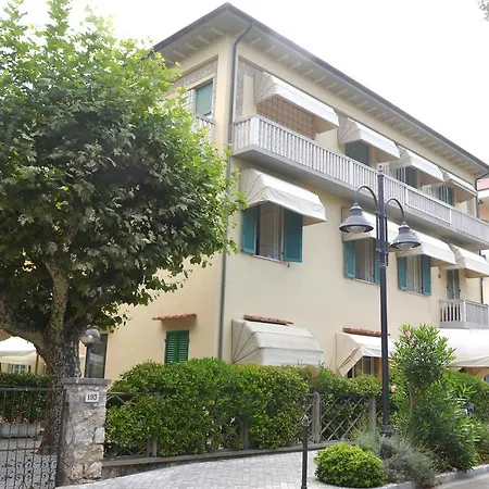 فندق Nettuno مارينا دي بييتراسانْت