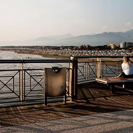 Nettuno 3* مارينا دي بييتراسانْت