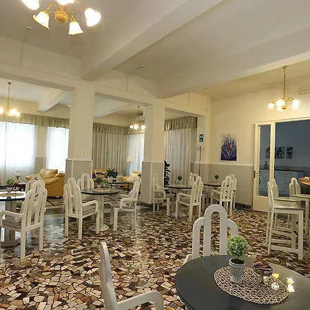Готель Nettuno 3*