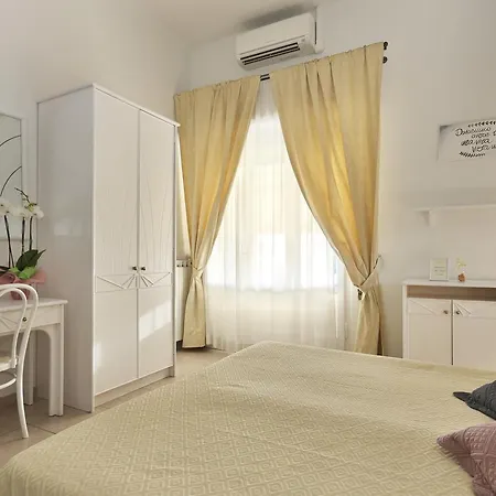 Nettuno 3* مارينا دي بييتراسانْت