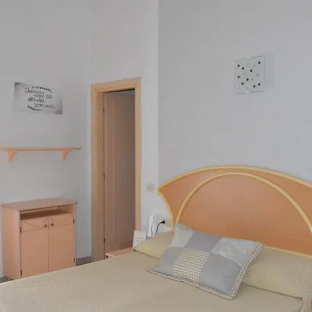 Nettuno فندق مارينا دي بييتراسانْت