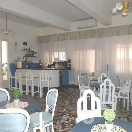 Nettuno فندق مارينا دي بييتراسانْت