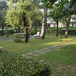 Nettuno فندق مارينا دي بييتراسانْت