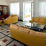 Nettuno 3* مارينا دي بييتراسانْت