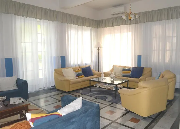 内图诺酒店 3* 马里纳-迪-皮特拉桑塔